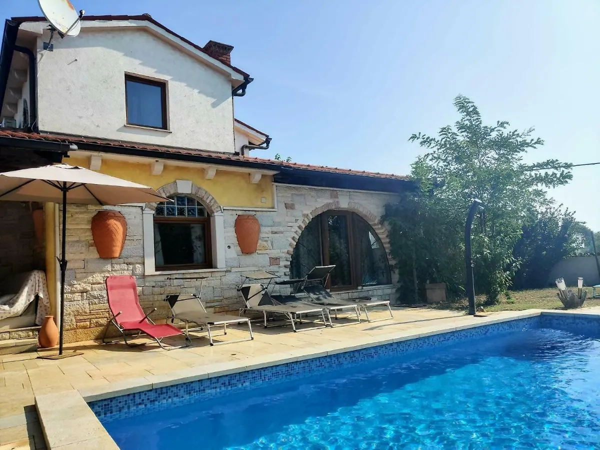 Cozy Holiday Home With Private Pool In I An Šišan
