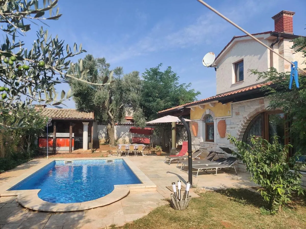 Cozy Holiday Home With Private Pool In I An Šišan